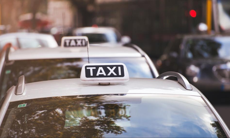 MPs do not save on taxis. The record holder spent over 13,000 on them. zloty