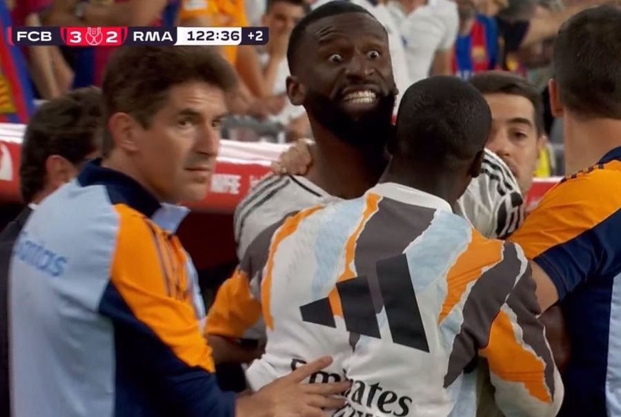 Scandalous scenes in the final of the King Cup »Real Madrid's player threw the glass after the referee, then