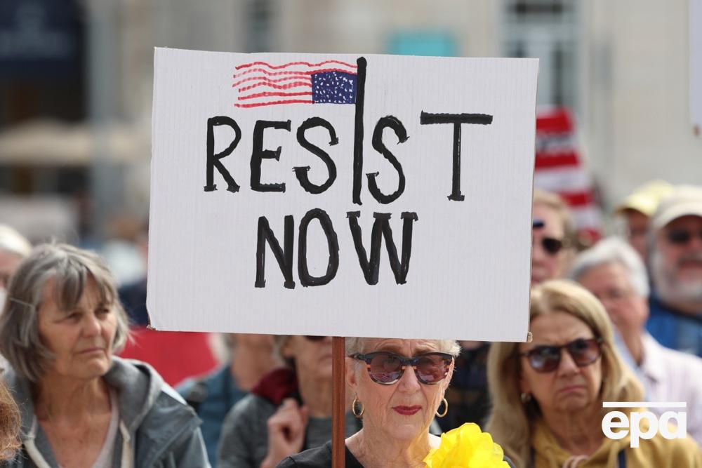 Numerous rallies against Trump have passed in the USA and Europe. Photo report 14