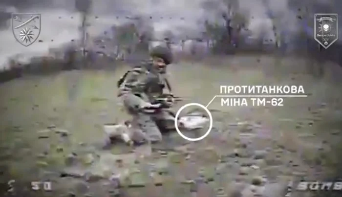 A Russian soldier performs a suicide assault with a mine in his arms. Photo: video capture