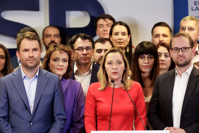 USR members demand the withdrawal of Elena Lasconi from the race for Cotroceni Photo: Inquam Photos (Archive)