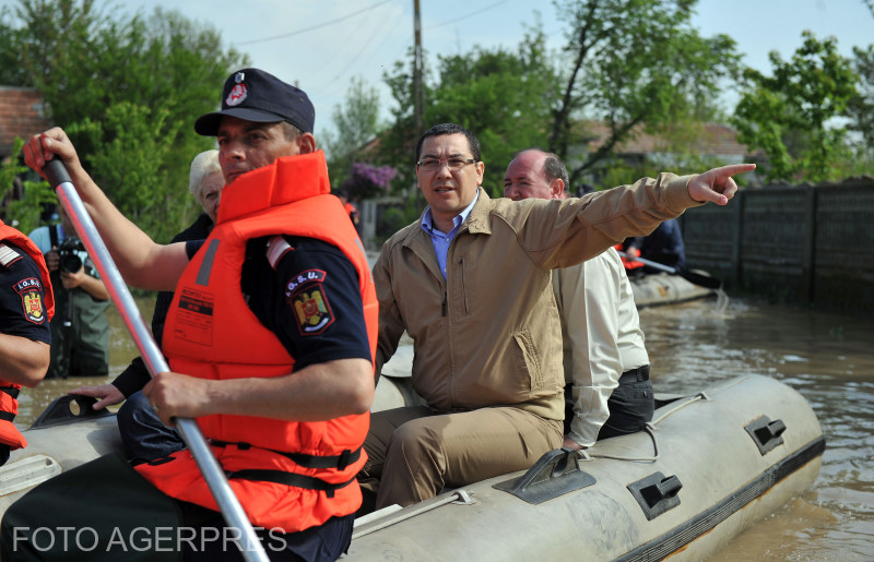 April 22, 2014 - Victor Ponta, then prime minister, visits Beiu commune, affected by floods. Photo: Liviu Sova / Agerpres