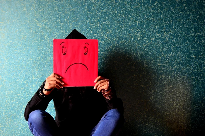 Sadness can be one of the symptoms of photo depression: Pixabay