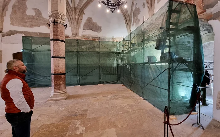 Sorin Tincu, director of the Castle Castle Museum, in the Diet Hall. Photo: Hunedoara City Hall