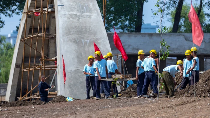 North Korean workers, on a Russian photo site: Profimedia