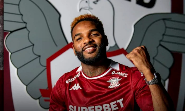 Boupendza seemed happy when he signed with Rapid