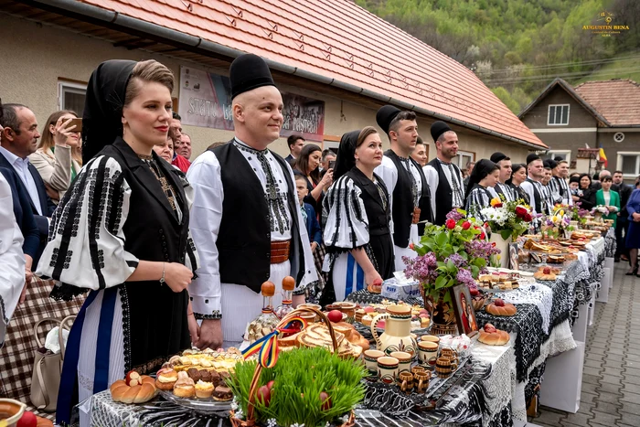 Easter rituals to Romanian Photo Mnir