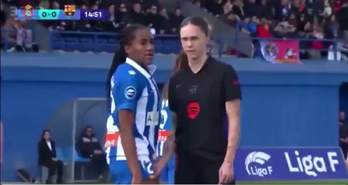 The moment when the Barcelona player touches his opponent. TV capture