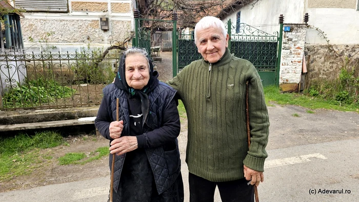 Ioan and Maria, among the few locals in Bulza. Photo: Daniel Guță