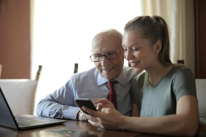 Learning the use of a smartphone can bring benefits for the elderly. Photo: Archive