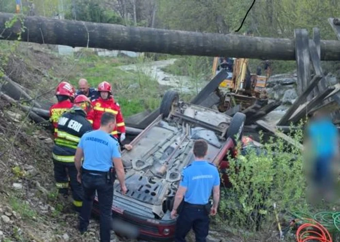 The car fell into the river photo: ISU Suceava
