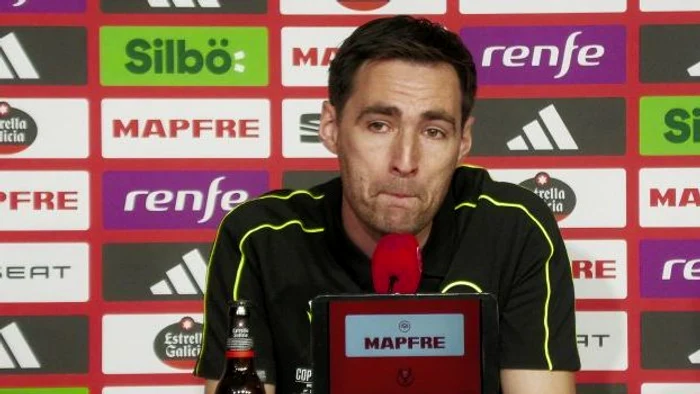 The referee of burgos, in tears, at the press conference. Facebook photo