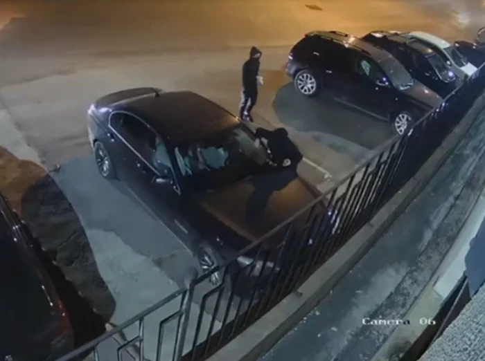 Vandalized cars at Iasi Photo: Video capture
