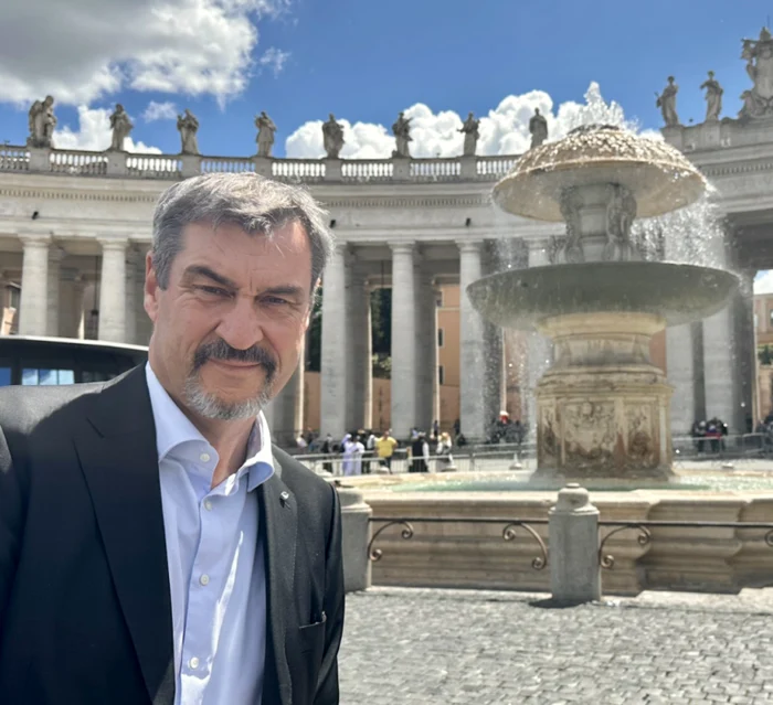Markus Söder, criticized after making a selfie to Vatican Photo: X