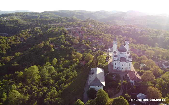 Cathedral in Ghelari. Photo: Daniel Guță
