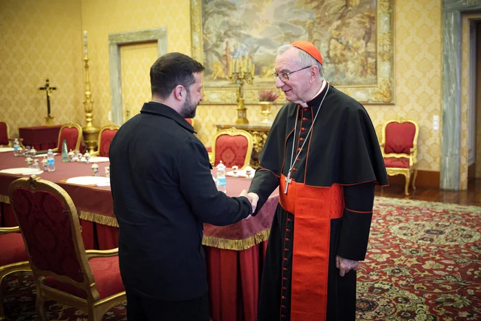 Volodimir Zelenski's meeting with Pietro Parolin, favorite at the papal/photo chair