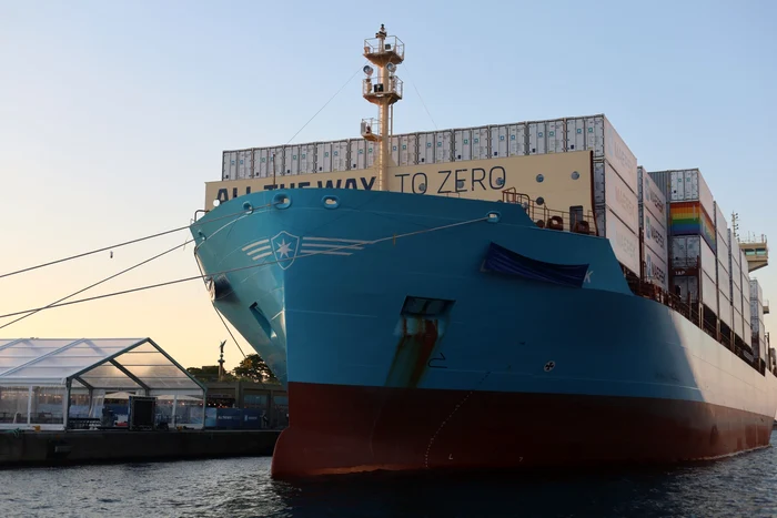 A ship loaded with containers