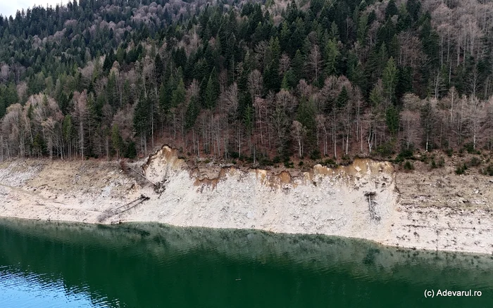 Landslide. Photo: Daniel Guță. TRUTH