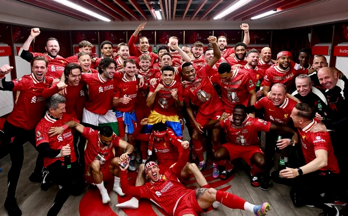 The champions, the joy of the Facebook photo locker rooms Liverpool