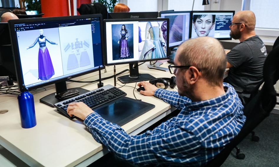 Work full -time at IT? You can dream while on B2B