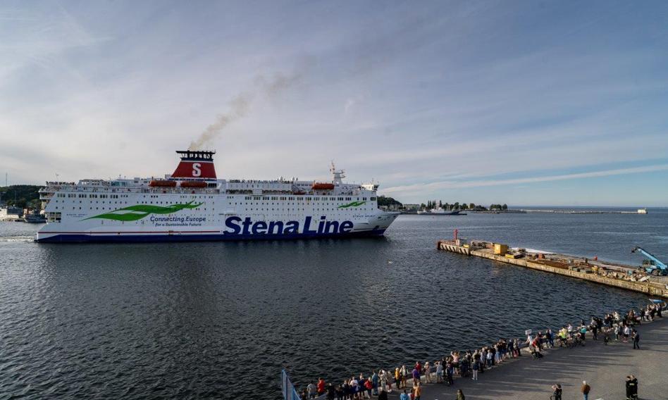 Reloading in Polish ports down, but passengers and units came