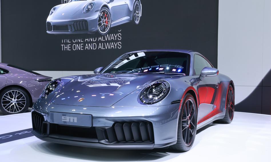 Porsche brakes. Even the increase in deliveries to the USA did not save the results