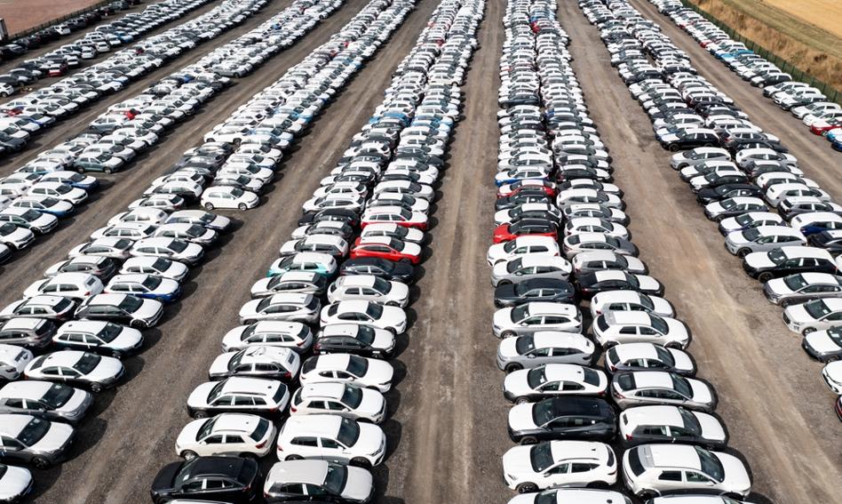 Trump blinked first. The USA will soften the customs for cars, but only for parts