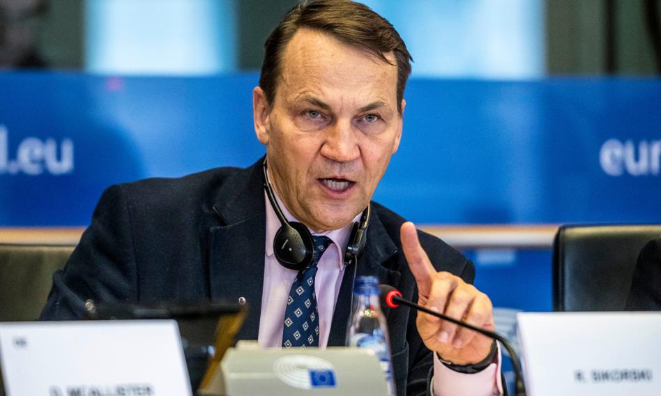 Sikorski: Cutting out the US help is not able to force Ukraine to surrender