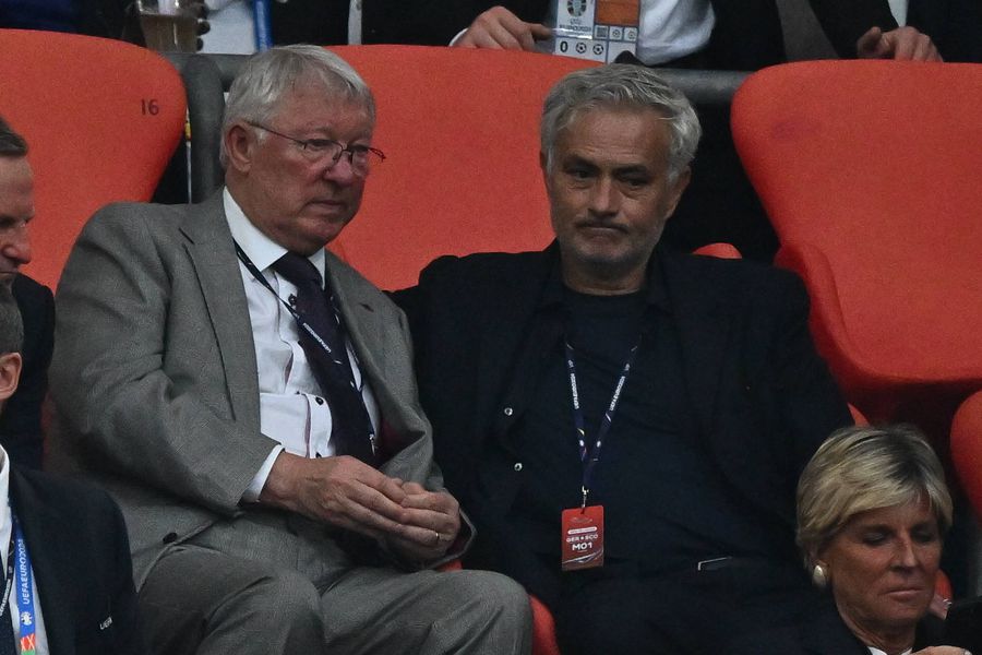 Two great successful managers in the Premier League, Sir Alex Ferguson and Jose Mourinho / Photo: Imago ARNE SLOT and the forbidden title: