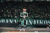 Amazing scenes in Athens, unmatched for 30 years! Over 11,000 supporters attended Panathinaikos's training: 