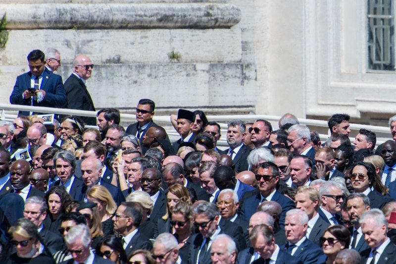 Prime Minister Marcel Ciolacu at the funeral of Pope Francis. Photo: Facebook / Marcel Ciolacu