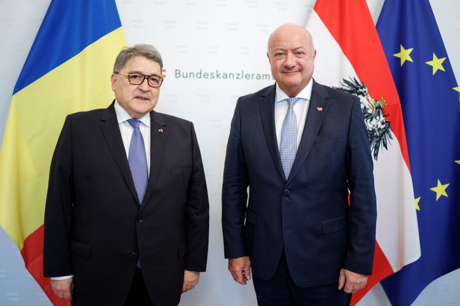 Foreign Minister Emil Hurezeanu met last week with Austrian Chancellor Christian Stocker. Source: Mae.ro GSP sources: The Romanian Government would plan a mass travel to Vienna on the occasion of the Austria - Romania football match! + FRF assaulted by politicians for the June 7 match