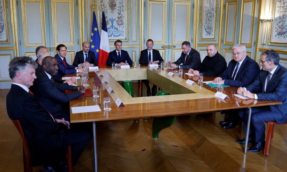 Macron talked to Rubio and Witkoff. "An opportunity to achieve convergence"