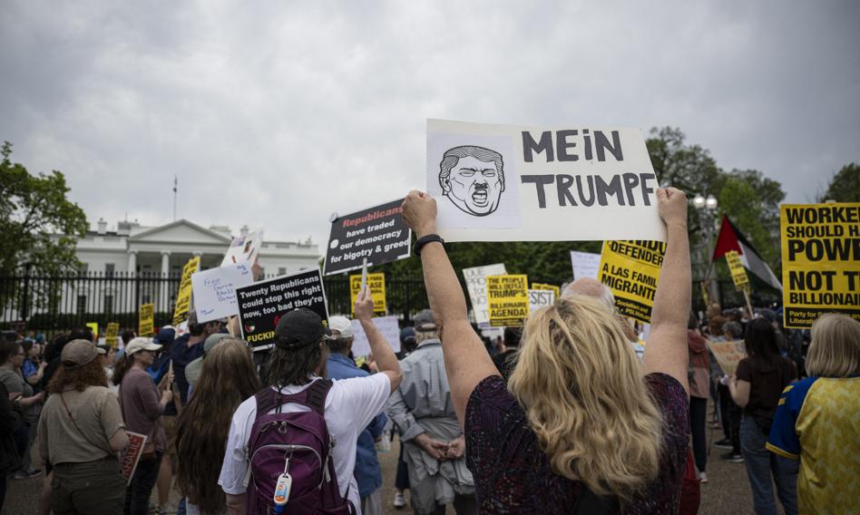 The US is protesting against Trump. Over 800 demonstrations were calculated
