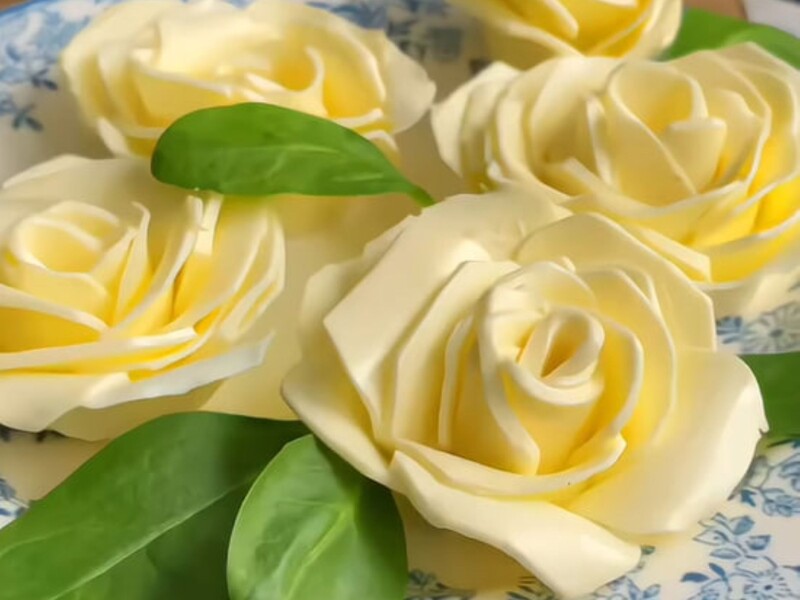 How to make spectacular roses from oil. Life hack to decorate the Easter basket