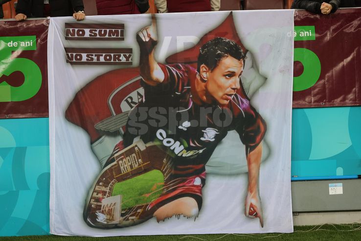 The banner displayed for Marius Șumudică / Photo: Ionuț Iordache GSP