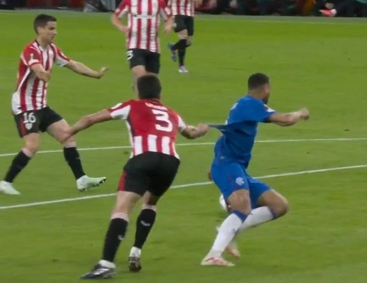 Cyriel Dessers, with the t -shirt broken in Athletic Bilbao - Rangers