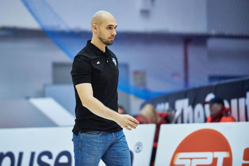 Coach from a club funded by public money from Romania dismissed after messages to the juniors