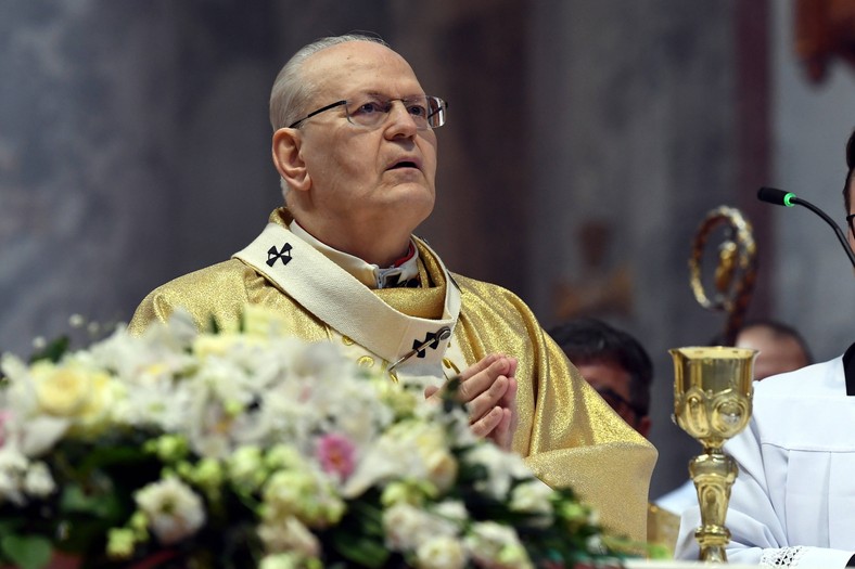 Cardinal Peter Erdo during the Easter mass at the Basilica in Ostrzyhom, April 20, 2025.