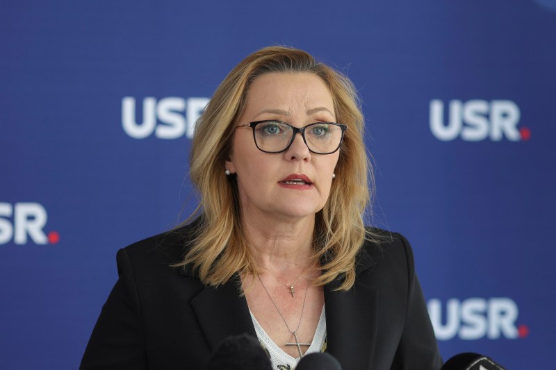 Elena Lasconi demands AEP 