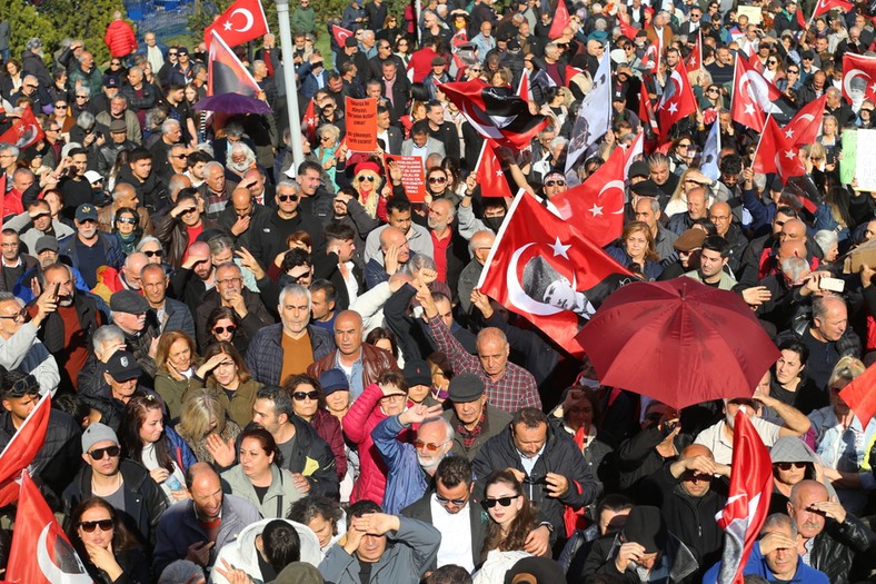 Protesters in Ankara, April 6, 2025.