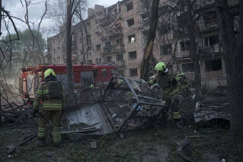 Live War in Ukraine, day 1155: wave of Russian air attacks overnight, especially on Kiev and Kharkov / Trump claims to be with Putin and Zelenski