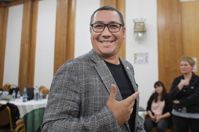 Victor Ponta says a minister in his government has tried to prevent him from resigning after the tragedy in the Collective