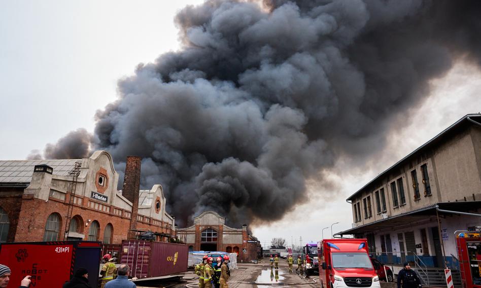 An explosion in the drug laboratory causes the fire of the hall in Gdańsk