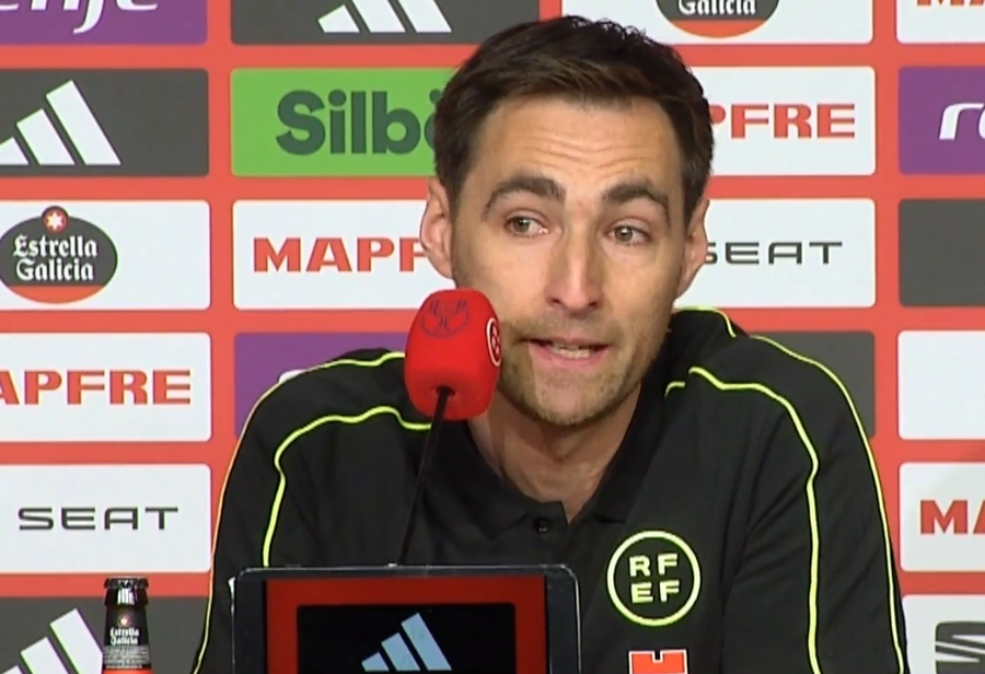 Ricardo de Burgos Belgoetxea broke into tears at the press conference preceding the King's Cup final The referee of the Copia del Rey final broke out in tears at the press conference: