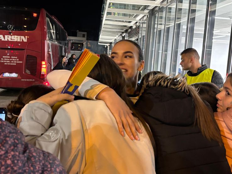 The players came to the supporters, took the children in their arms, gave autographs / photo: GSP