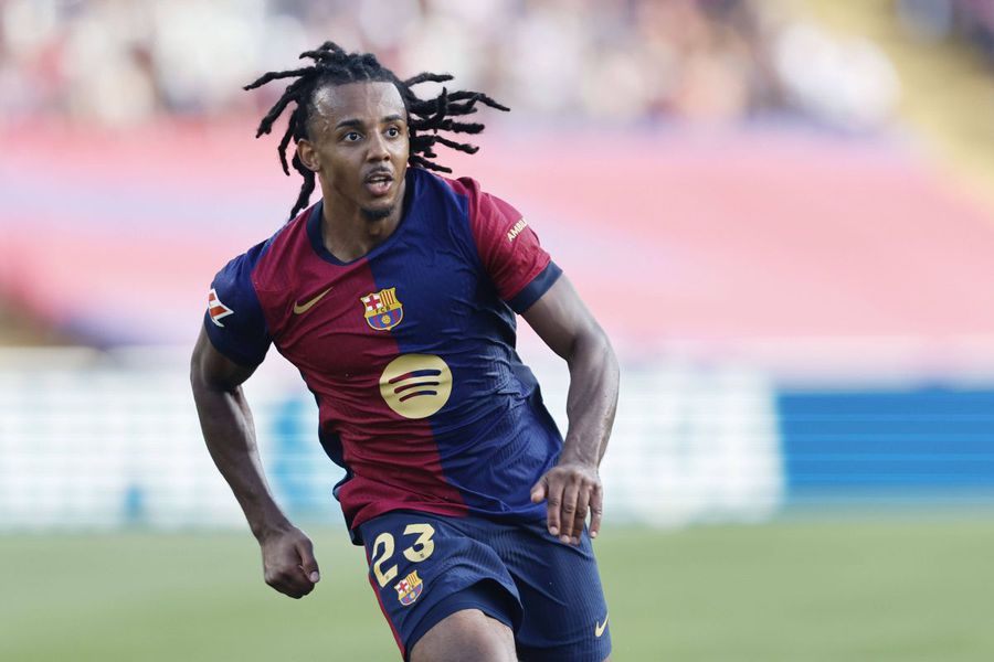 Scandal in Barcelona: Four players were late! »How did coach Hansi Flick + react