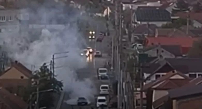 Video a driver turned his car until he filled a street smoke, at Arad / Police Reaction