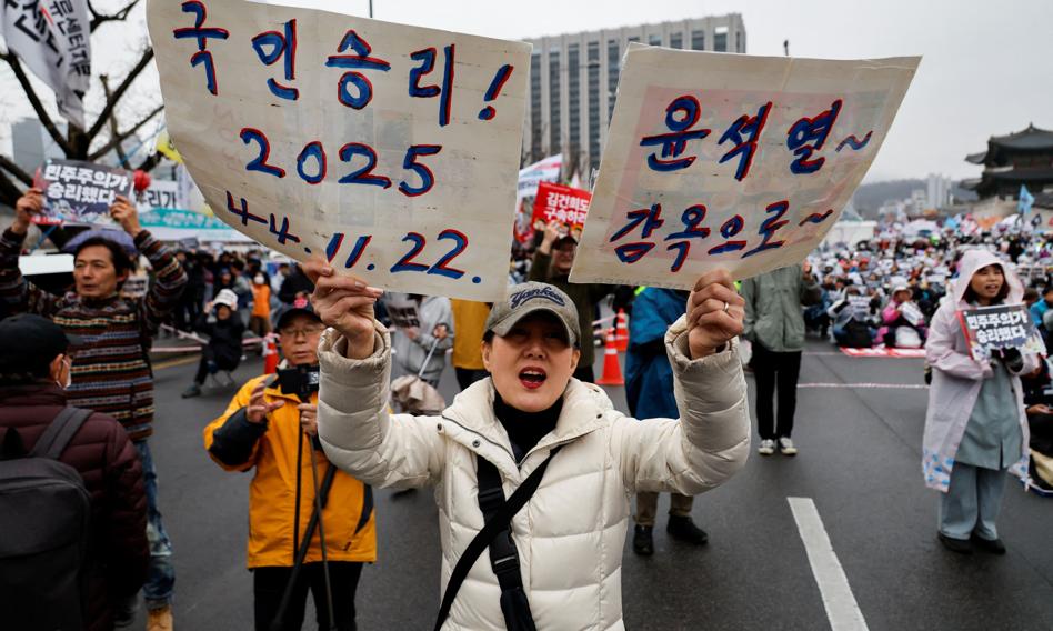 Thousands of protesters in Seoul after the decision of the Constitutional Tribunal on the Impeachment of the President