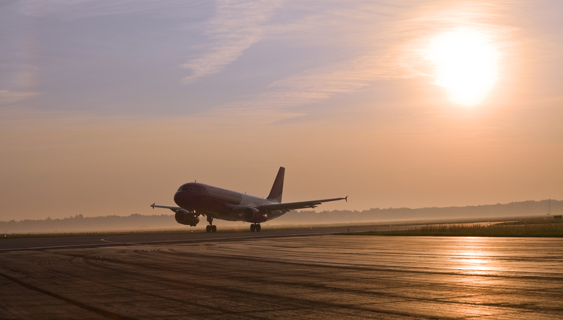 Video fire at the engine of a plane with nearly 300 passengers